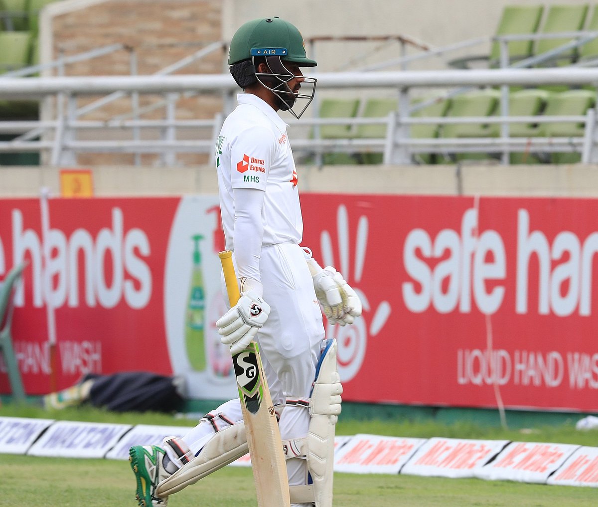 আবারও ব্যর্থ মুমিনুল হক